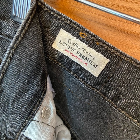 Levi's 501 button fly black busted knee jeans - Picture 5 of 7